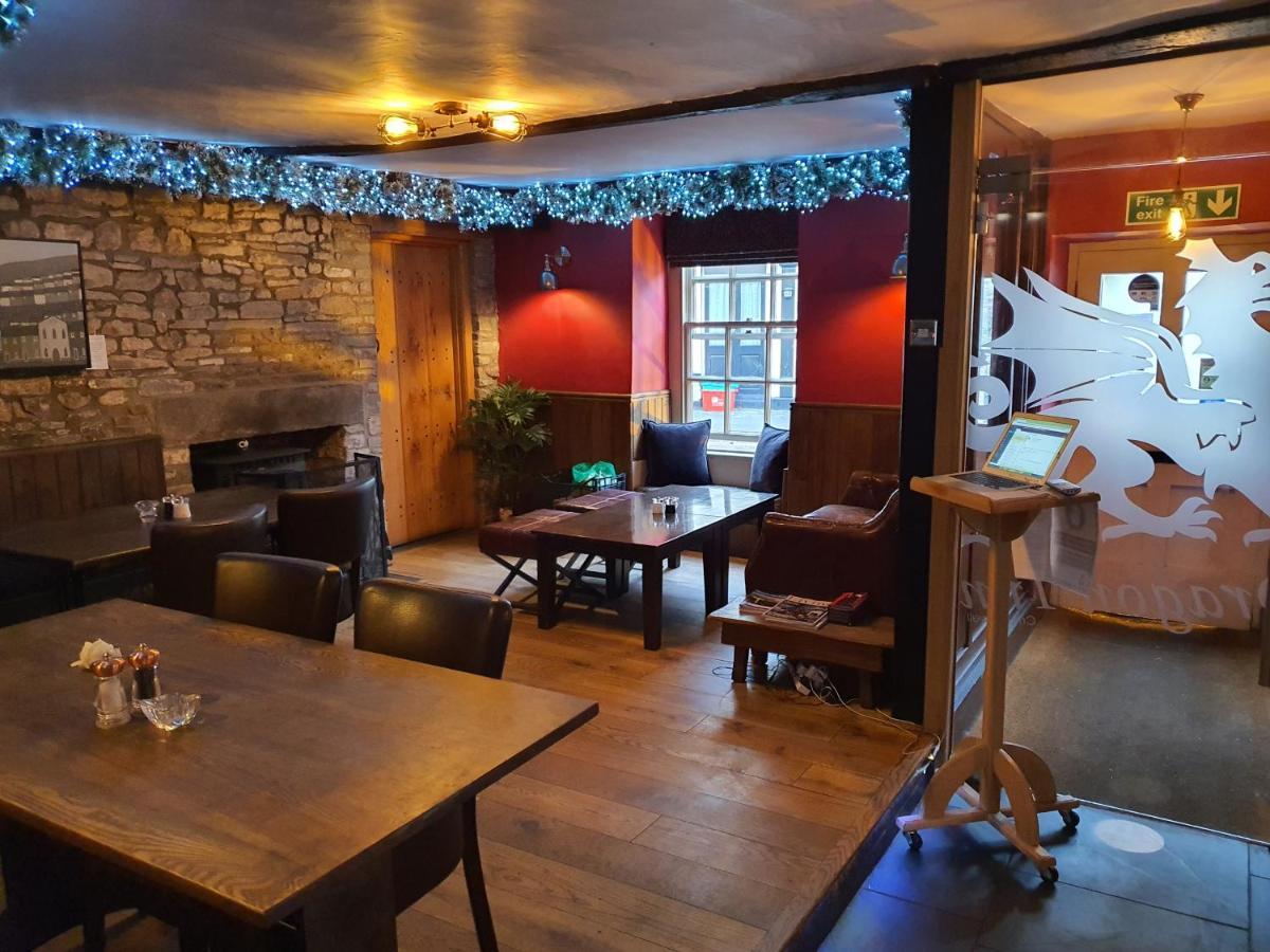Dragon Inn Crickhowell Exterior foto
